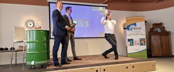 Boeklancering_Uitreiking door Kees Verhoeven.jpg